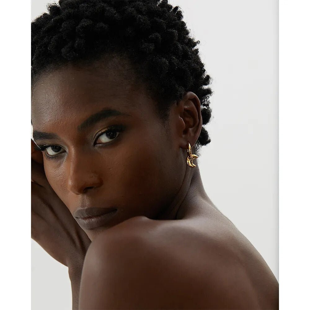Les joyeuses boucles d'oreille de type anneaux avec pendentif - La Simone Bijoux